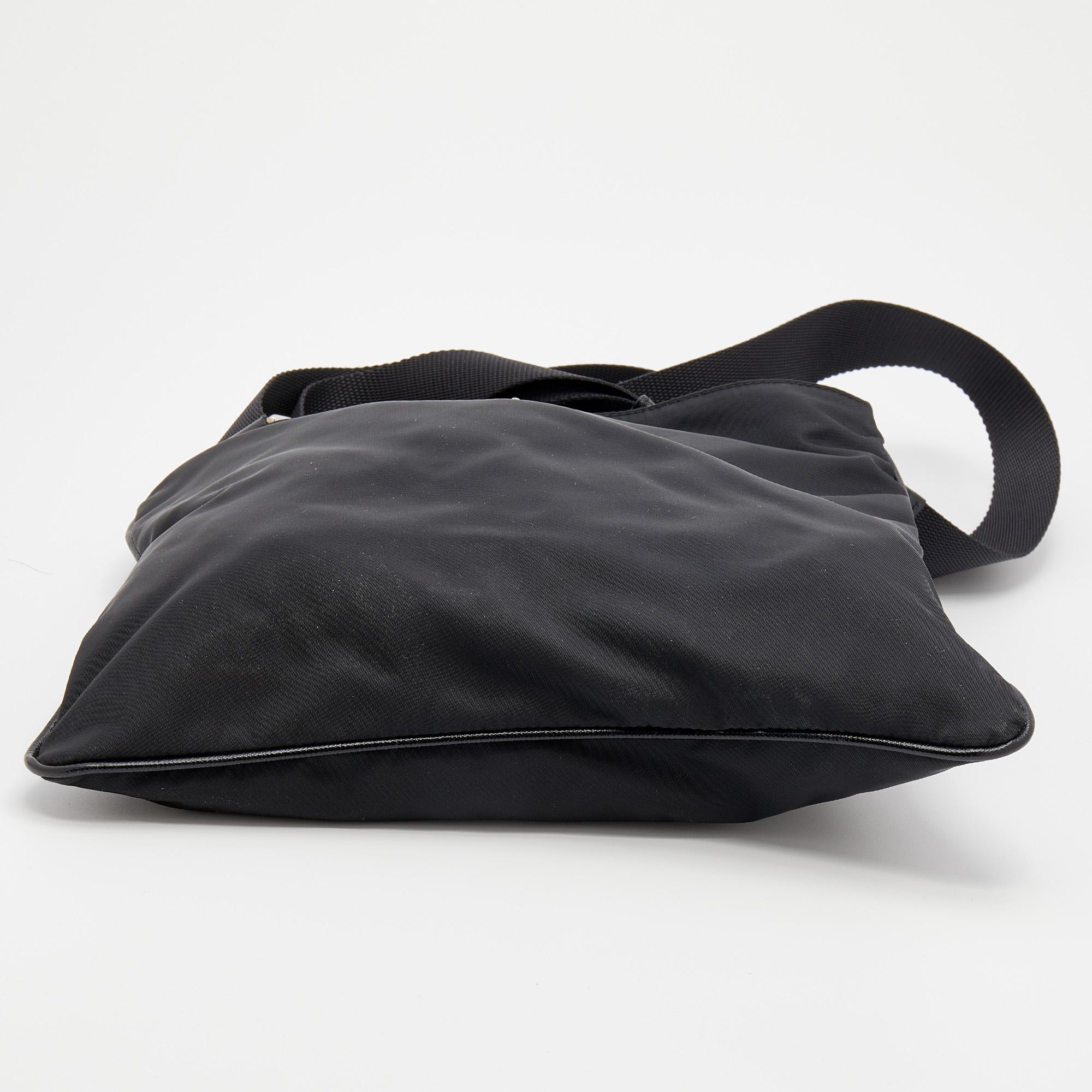 Prada Black Tessuto Nylon Messenger Bag In Excellent Condition In Dubai, Al Qouz 2