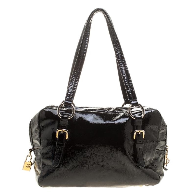 Made from black patent leather with a textured feel, this satchel by Prada will carry all your essentials in style. The bag features an ID tag and a combination padlock in gold-tone. The spacious interior is lined with nylon and secured by a zip