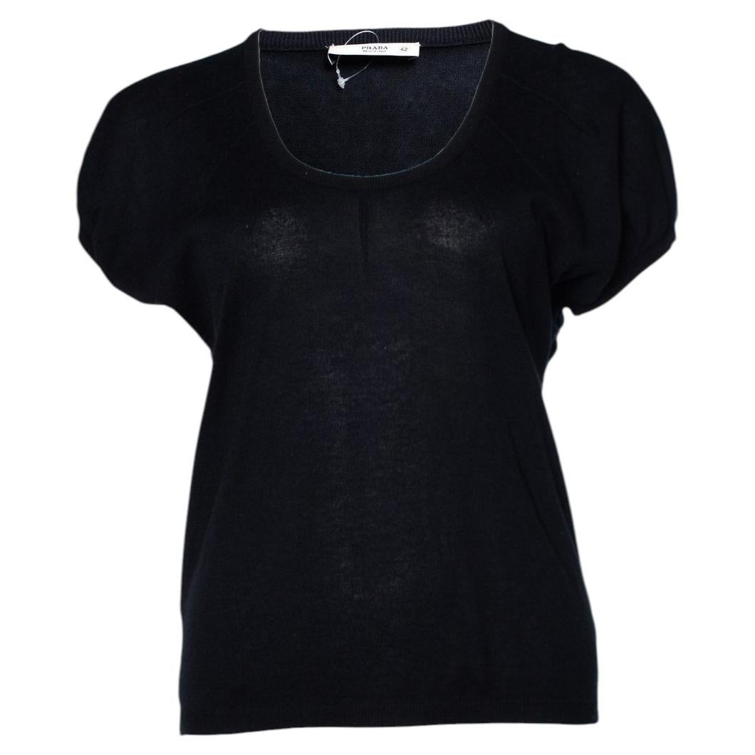 Prada, Top negro en venta