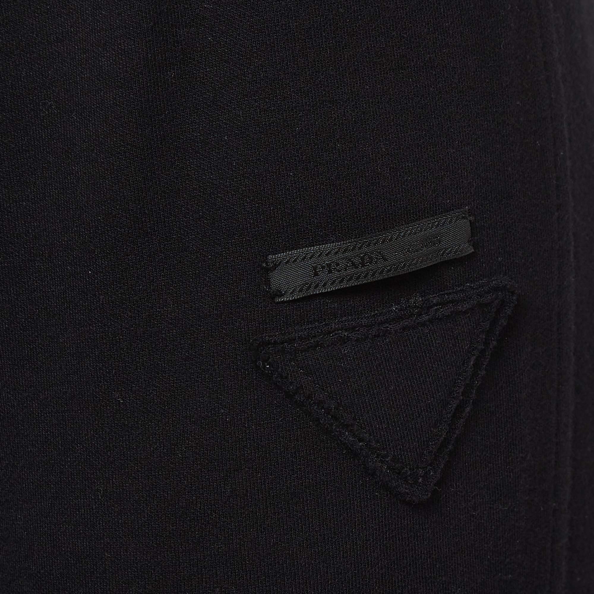 Prada Joggers noirs en tricot de coton avec appliques triangulaires M Bon état - En vente à Dubai, Al Qouz 2