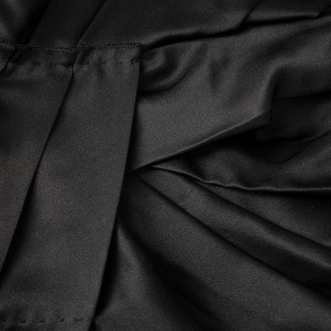 Prada Black V-Neck Knee Length Pleated Dress Size S In Good Condition For Sale In London, GB
