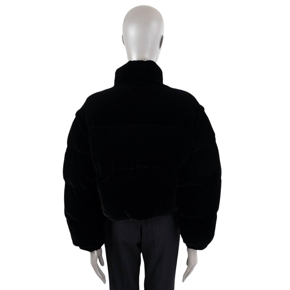 PRADA black velvet 2022 CONVERTIBLE DOWN Vest Jacket 42 M In Excellent Condition In Zürich, CH