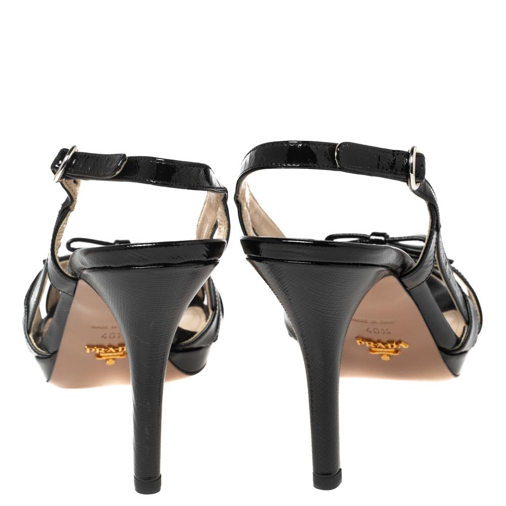 Prada Black Vernice Saffiano Leather Bow Open-Toe Slingback Sandals Size 40.5 In Excellent Condition In Dubai, Al Qouz 2