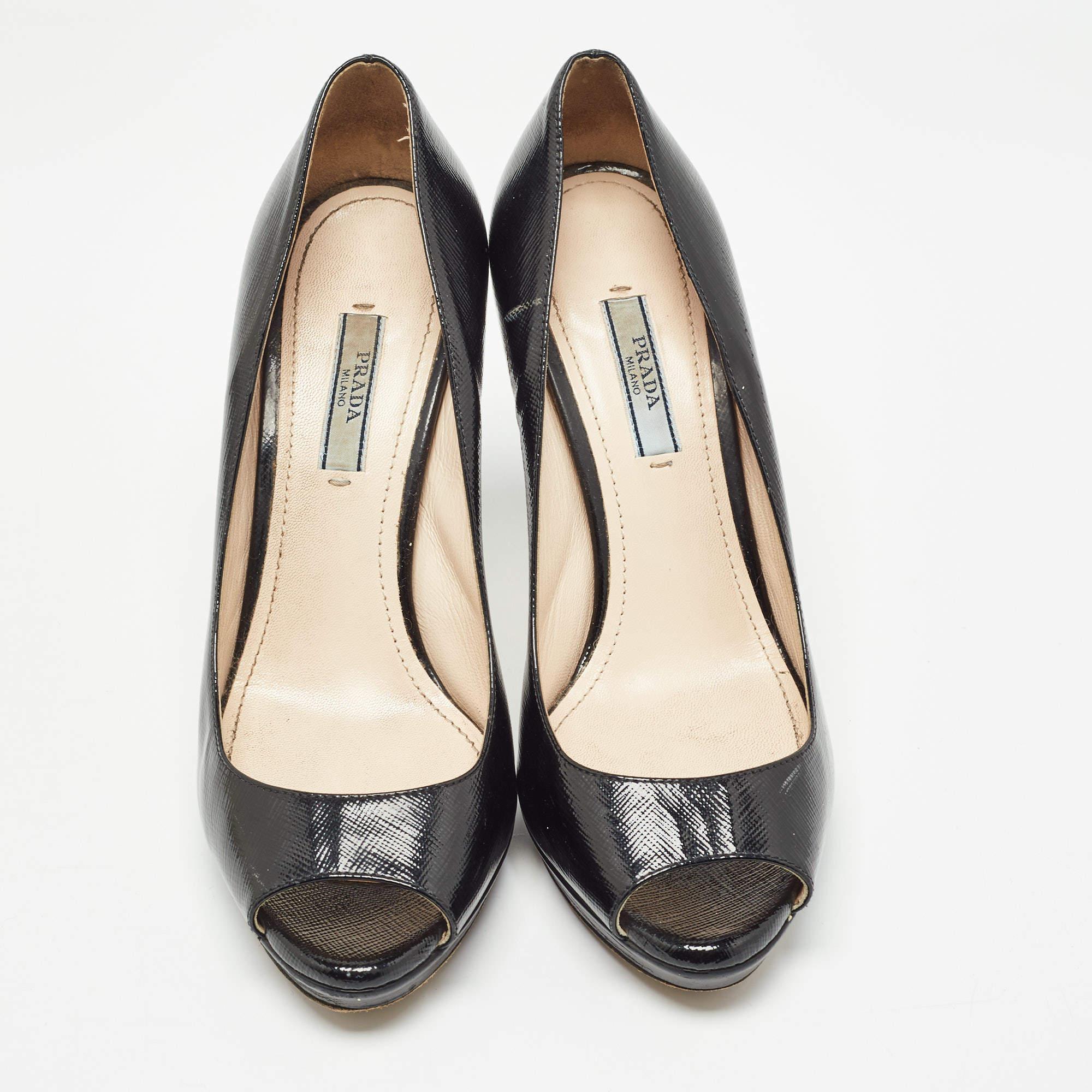 Prada Black Vernice Saffiano Leather Peep Toe Platform Pumps Size 37.5 In Fair Condition For Sale In Dubai, Al Qouz 2
