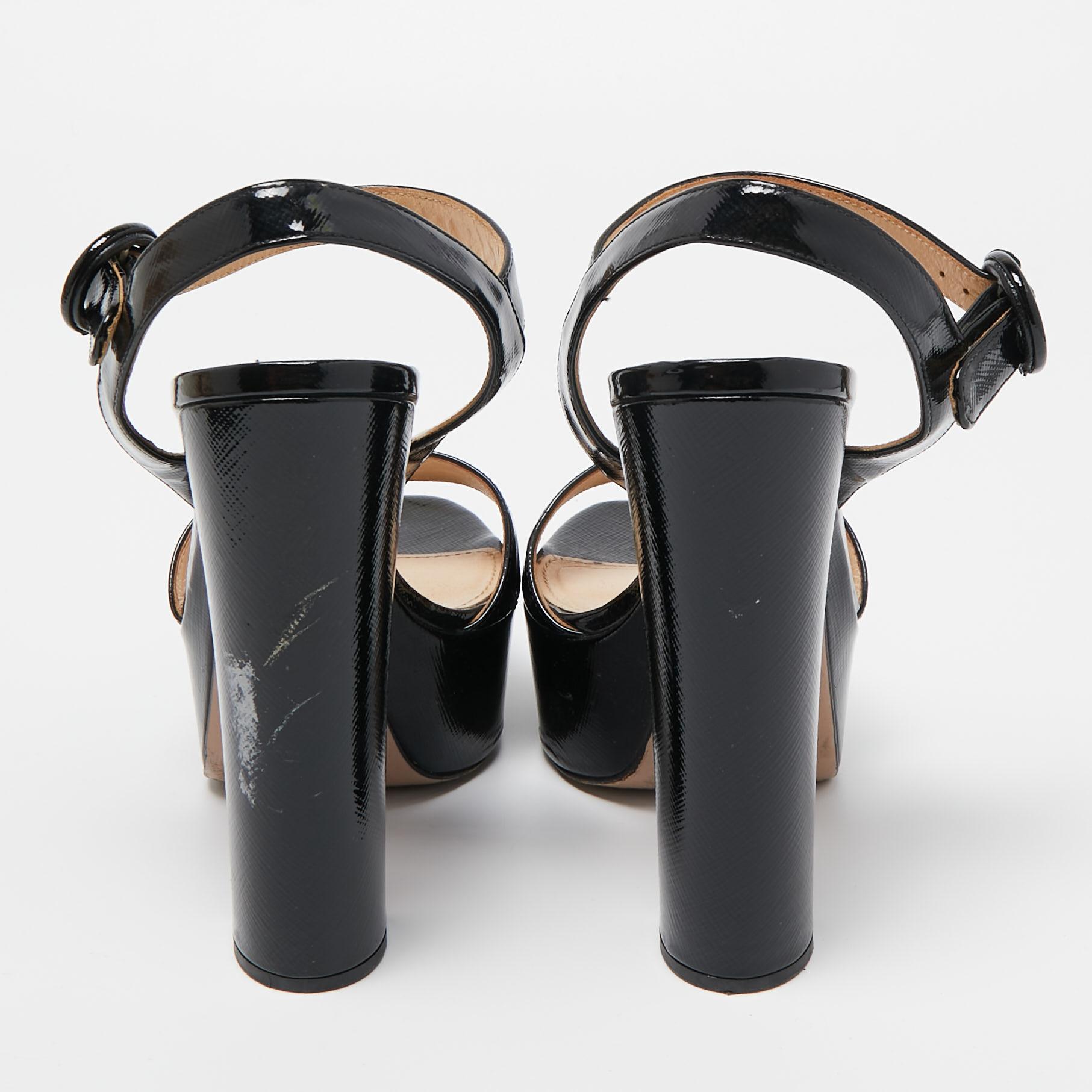 Prada Black Vernice Saffiano Leather Platform Ankle Strap Sandals Size 36 In Good Condition For Sale In Dubai, Al Qouz 2