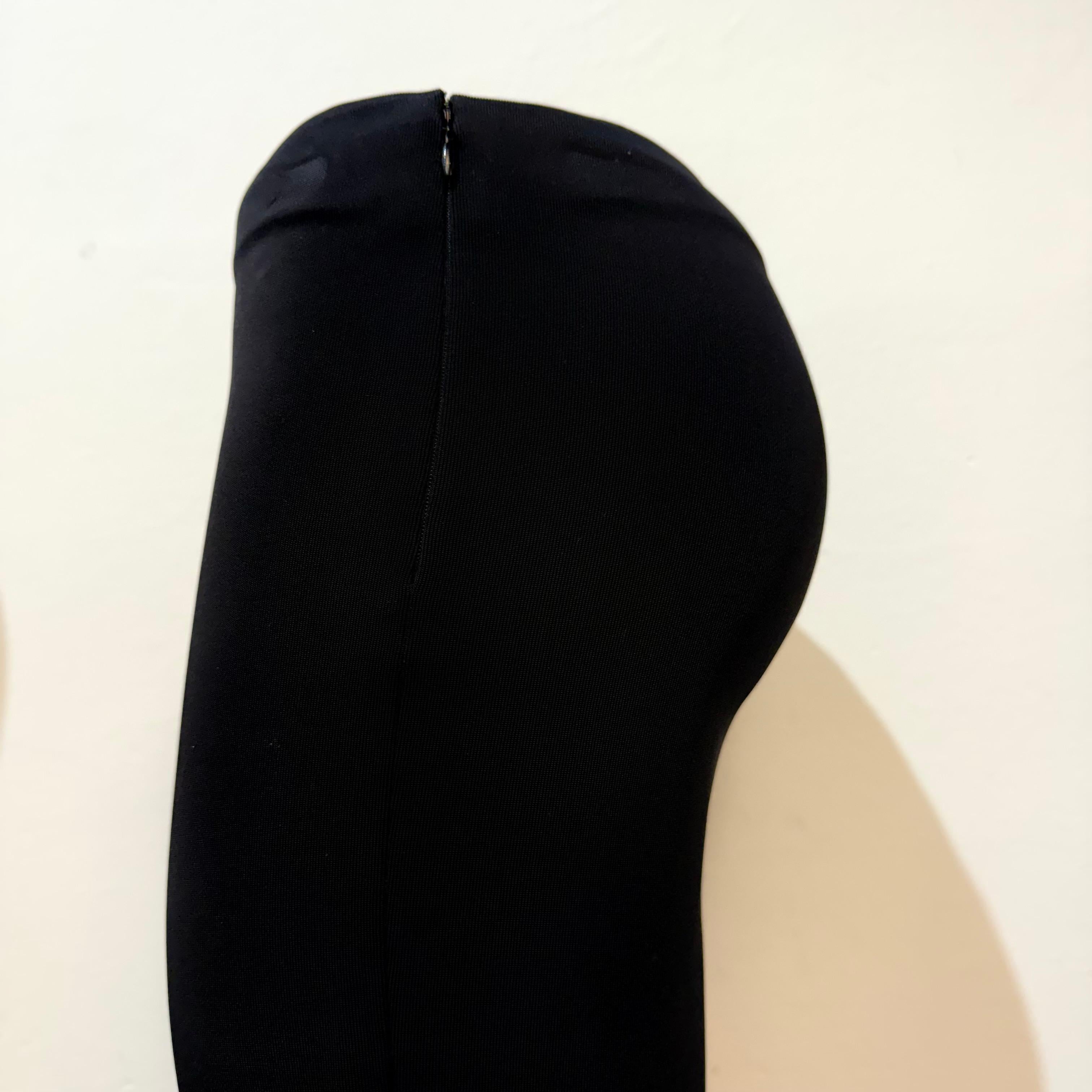 Leggings Prada
Viscose (86%), nylon et élasthanne
Couleur noire
Avec support
Longueur totale cm 110
Taille cm 36
Expédition dans le monde entier incluse dans le prix !
Vos questions / messages d'intérêt sont les bienvenus.