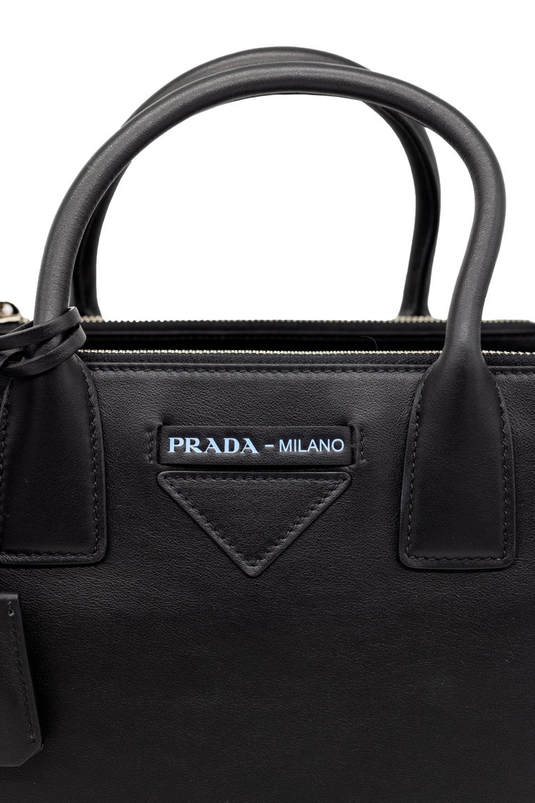 Sac à bandoulière Prada en cuir de veau Vitello noir Grace Lux Concept, 2018.  sur 1stDibs