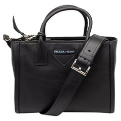 Sac à bandoulière Prada en cuir de veau Vitello noir Grace Lux Concept, 2018.
