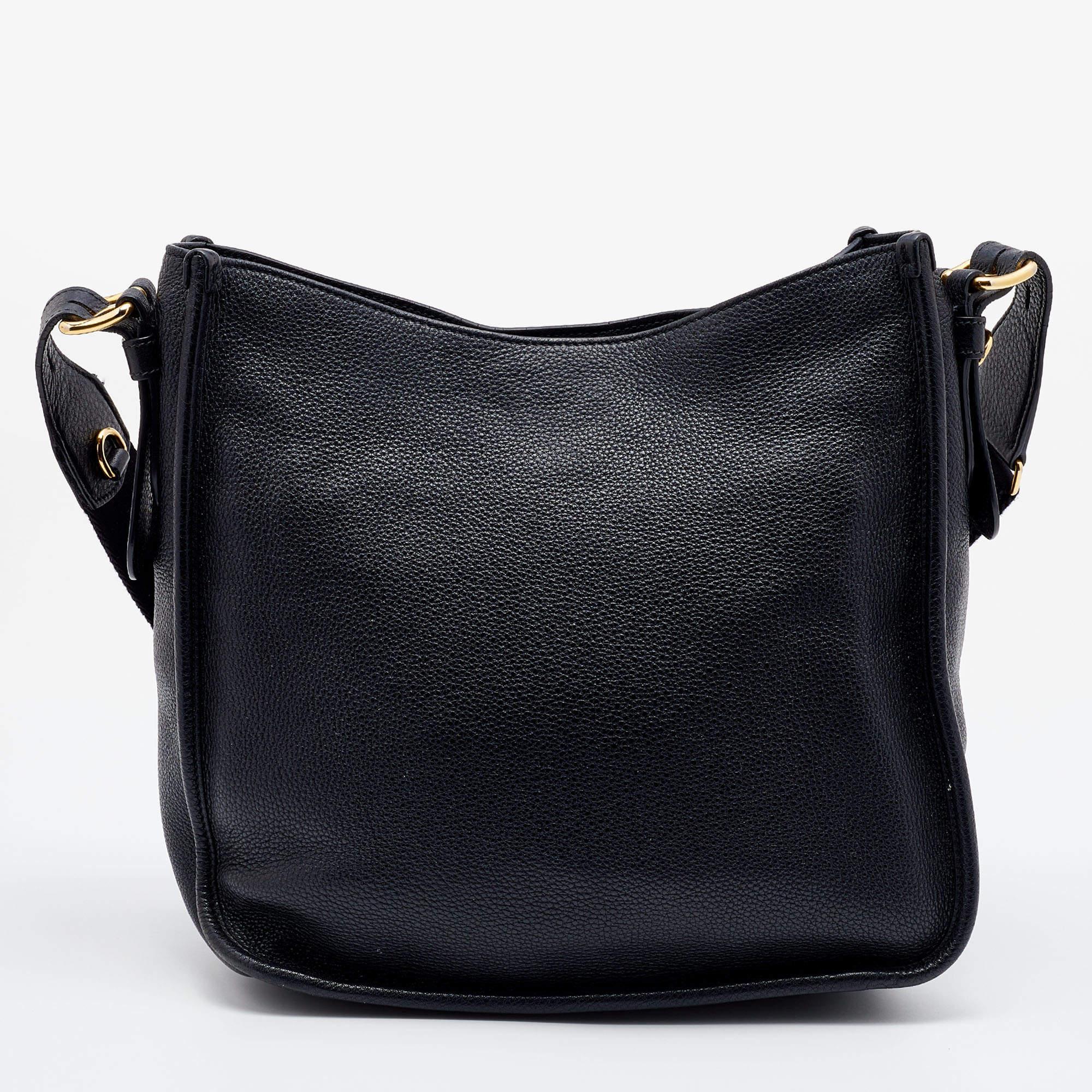 For a look that is complete with style, taste, and a touch of luxe, this designer bag is the perfect addition. Flaunt this beauty on your shoulder and revel in the taste of luxury it leaves you with.

Includes: Original Dustbag, Authenticity Card,