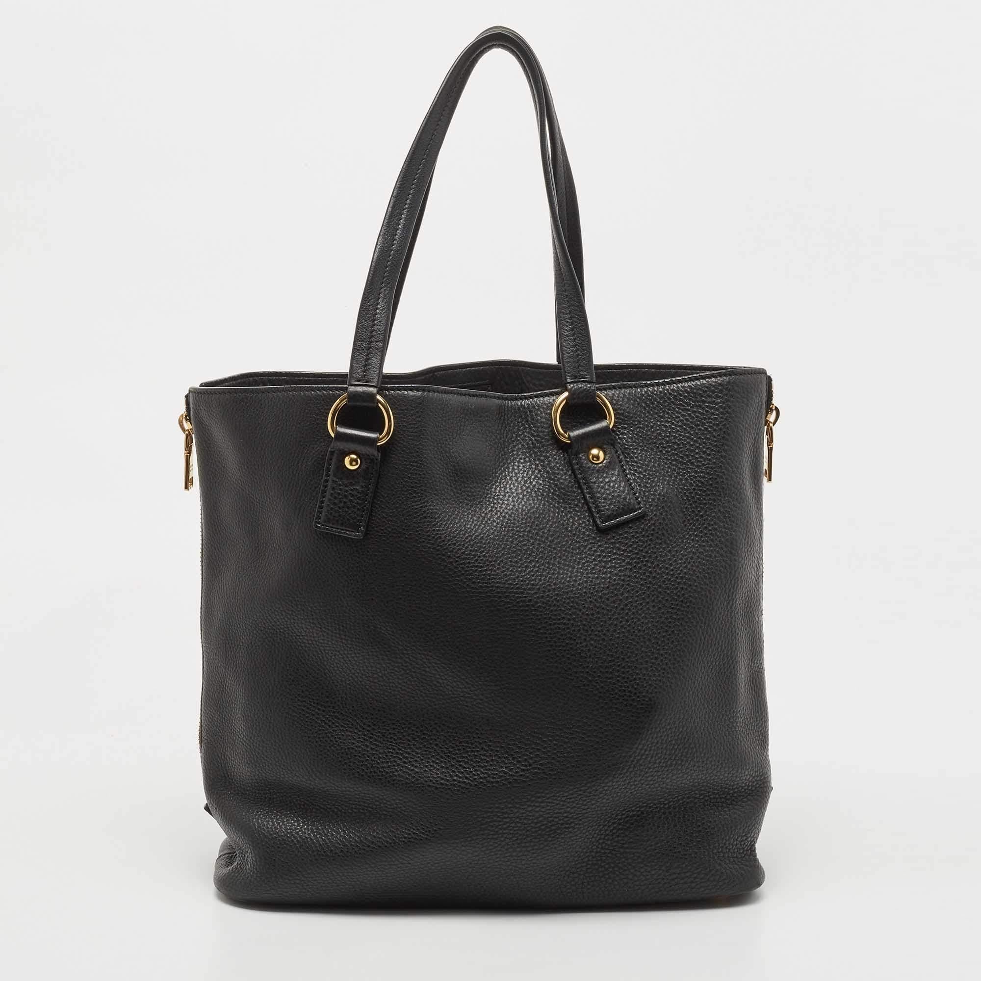 Striking a beautiful balance between essentiality and opulence, this black shopping tote from the House of Prada ensures that your handbag requirements are taken care of. It is equipped with practical features for all-day ease.

Includes: Original