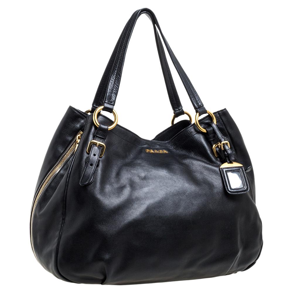 Prada Black Vitello Leather Sacca 2 Manici Hobo In Good Condition In Dubai, Al Qouz 2