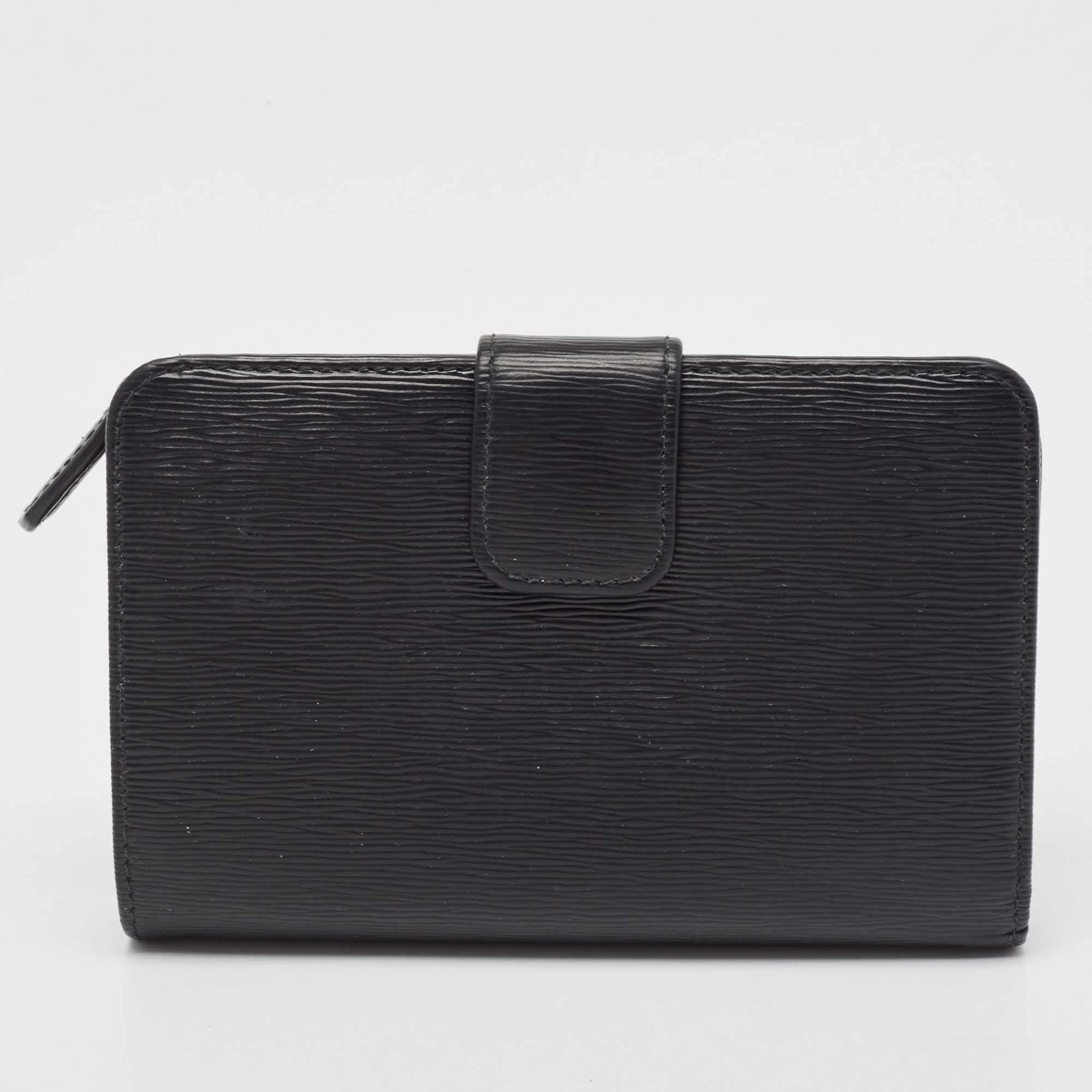 Prada Black Vitello Move Leather French Compact Wallet In Good Condition In Dubai, Al Qouz 2