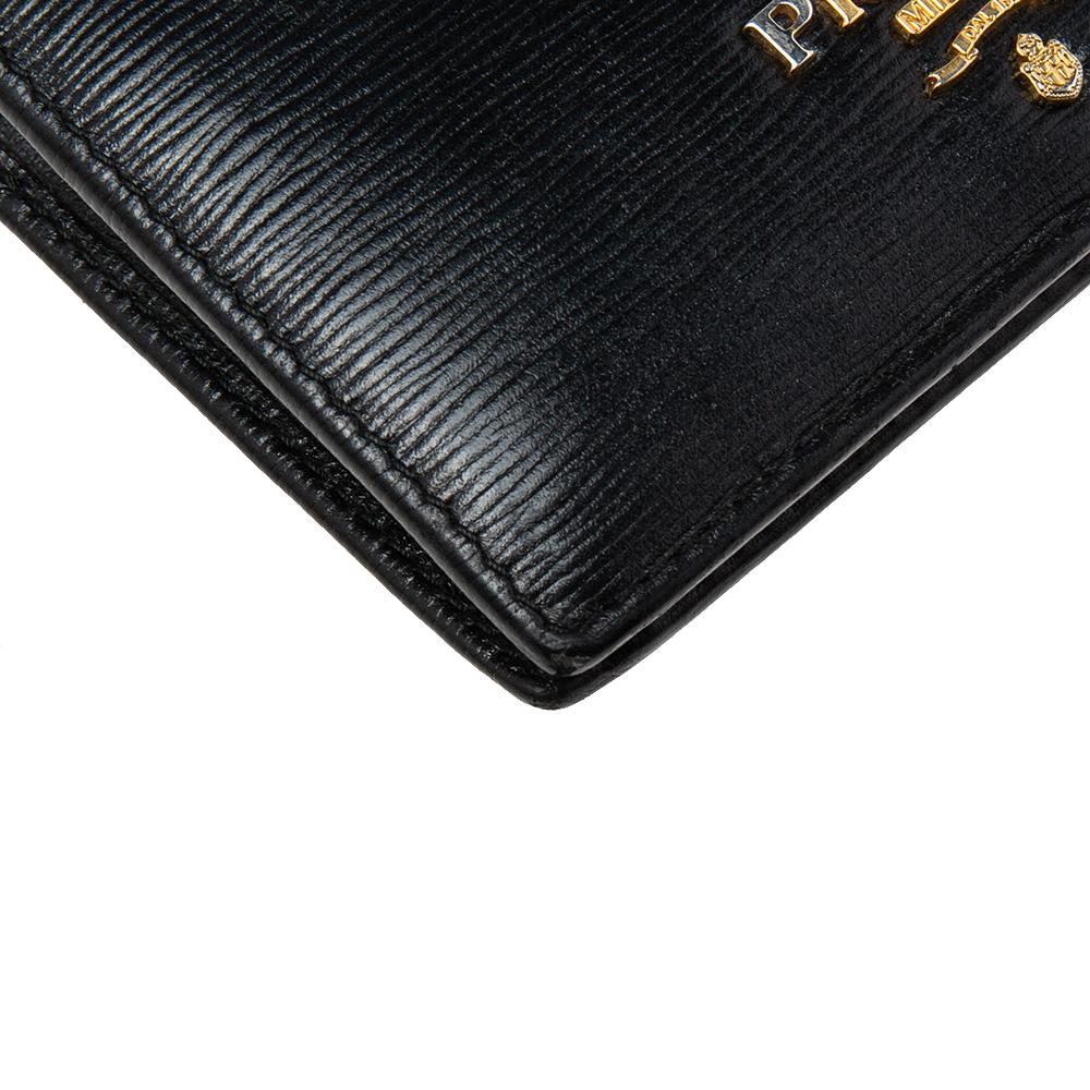 Prada Black Vitello Move Leather Logo Bifold Compact Wallet In Good Condition In Dubai, Al Qouz 2