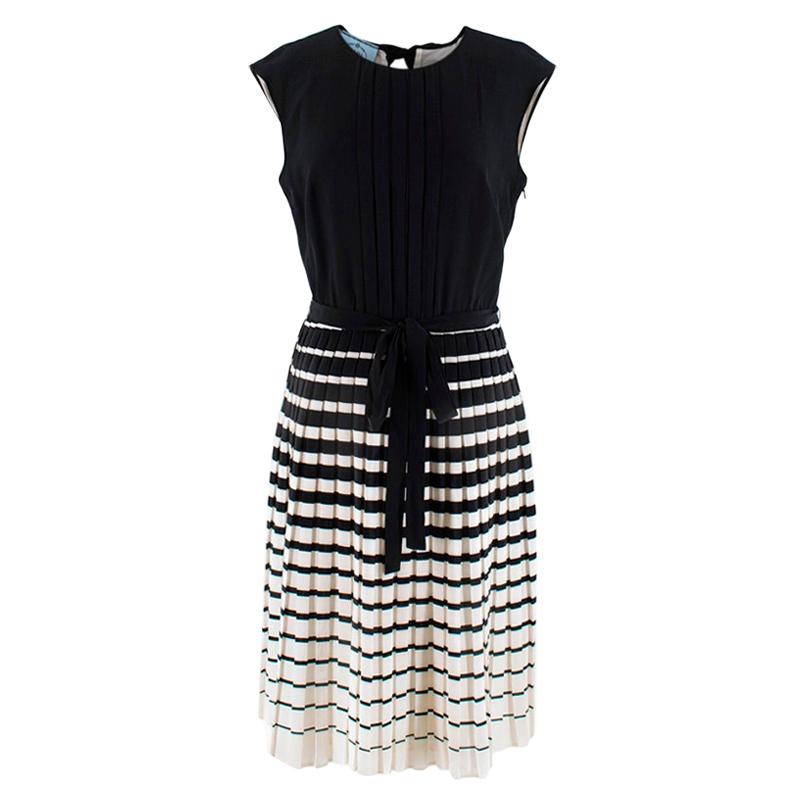 Prada black & white a-line silk pleated dress - Size US 6