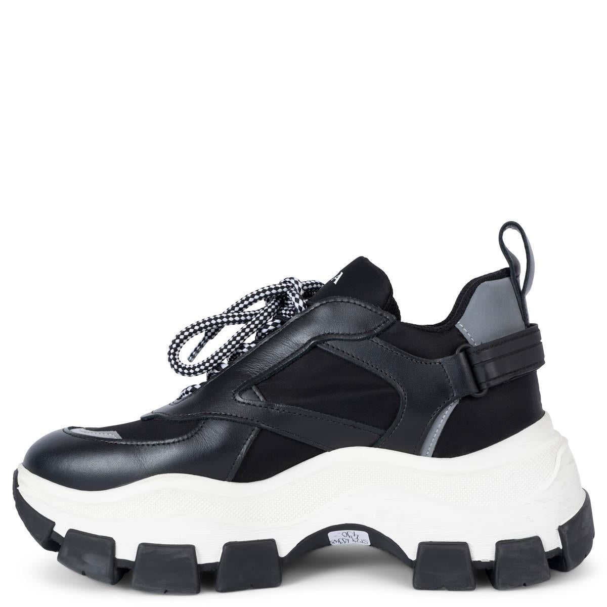 PRADA black & white PEGASUS PLATFORM Sneakers Shoes 38.5 In Excellent Condition For Sale In Zürich, CH