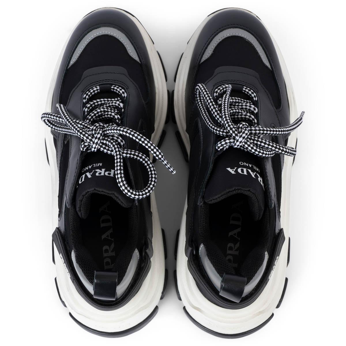  PRADA noir et blanc PEGASUS PLATFORM Baskets Chaussures 38.5 Pour femmes 