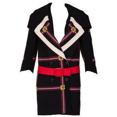 Prada Abrigo negro de lana con ventana y cinturón rojo Pasarela, 2011