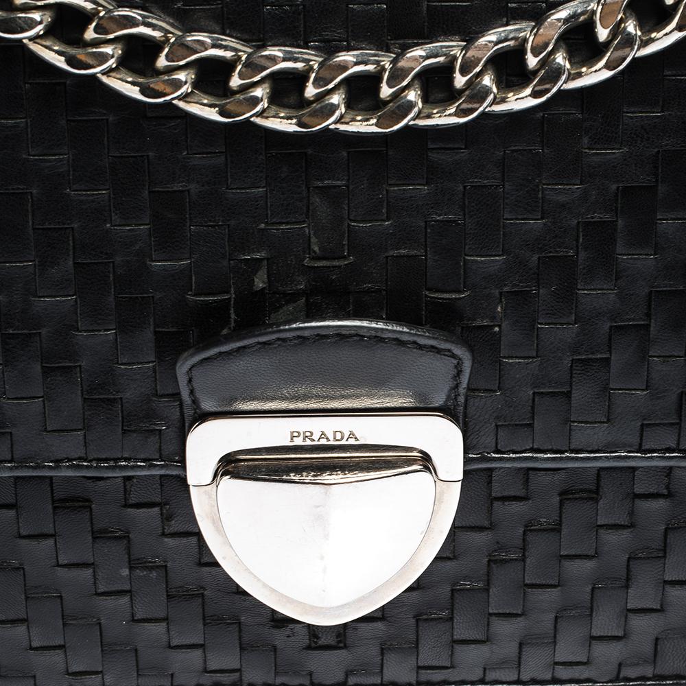 Prada Black Woven Leather Madras Chain Flap Bag In Good Condition In Dubai, Al Qouz 2
