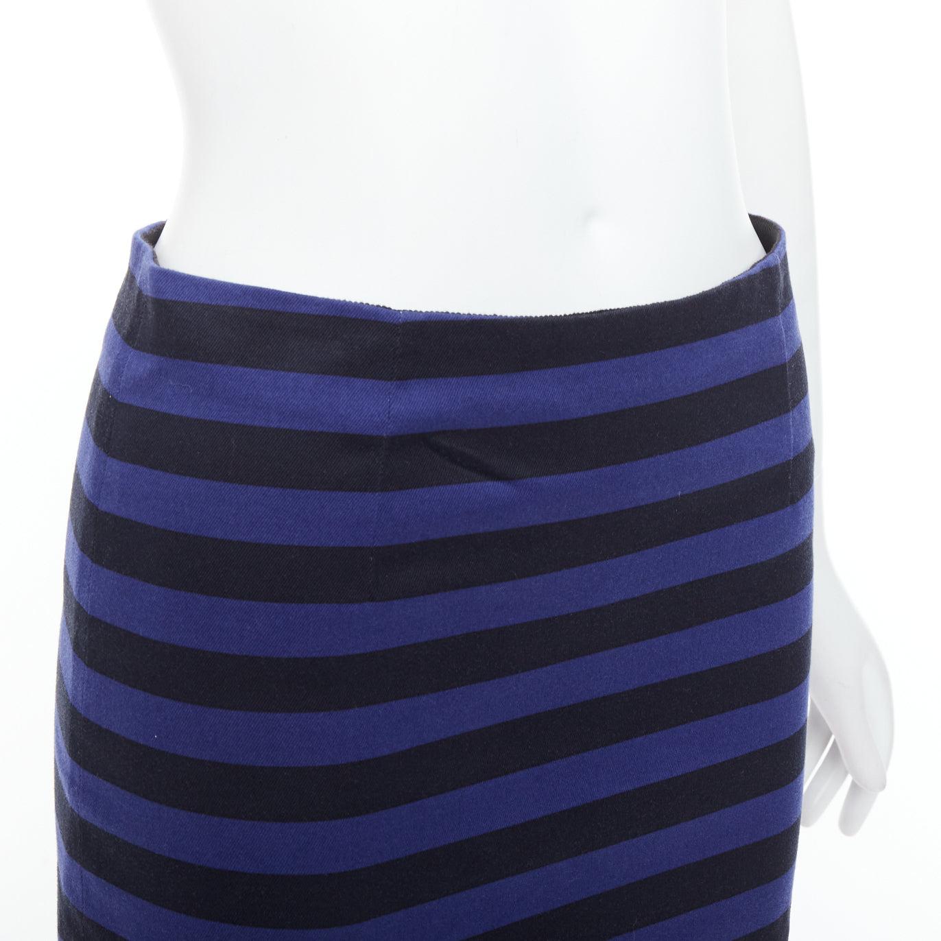 PRADA jupe crayon à rayures bleues et noires, fendue dans le dos, avec pinces à la taille IT38 S
Référence : NILI/A00071
Marque : Prada
Designer : Miuccia Prada
MATERIAL : Semblable à du coton
Couleur : noir, bleu
Motif : Rayé
Fermeture :