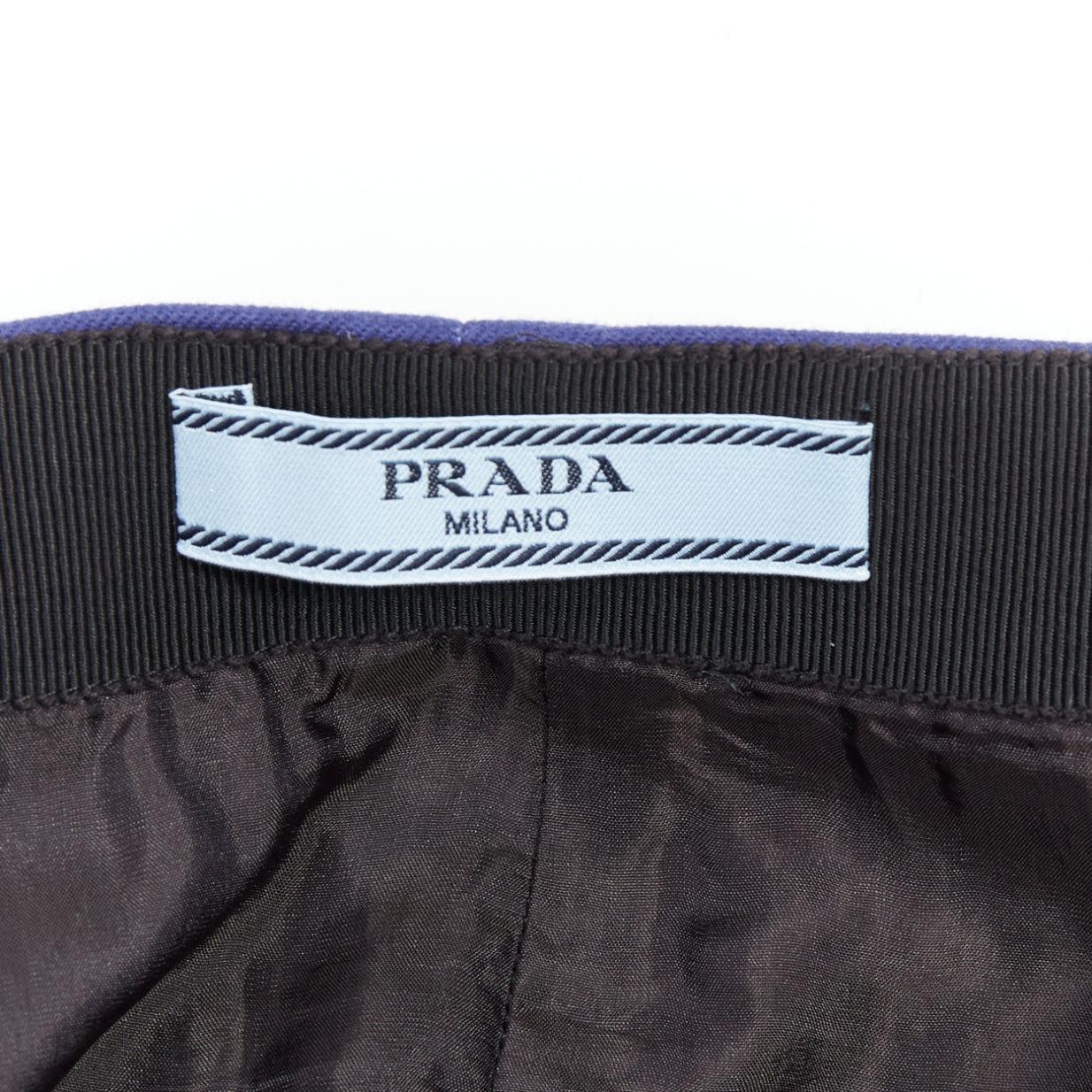 PRADA jupe crayon à rayures bleues et noires, fendue dans le dos, avec pinces à la taille IT38 S en vente 3