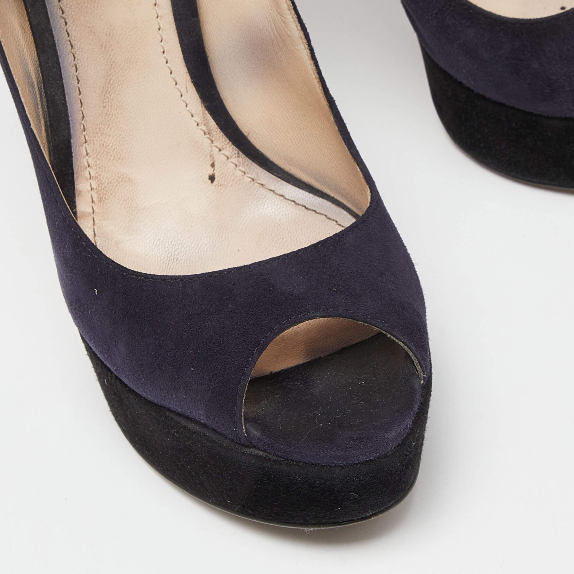 Prada - Sandales à plateforme en daim bleu/noir - Taille 39,5 en vente 2