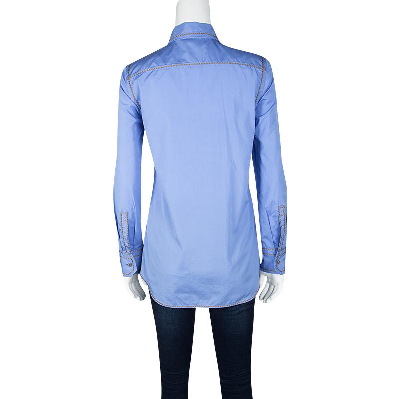 Give your off-duty looks a modern twist with this chic Prada shirt. Cut from a blue cotton fabric, this shirt comes with a button-front and detailed with contrast embroidery detailing. It features full sleeves with buttoned cuffs and a classic