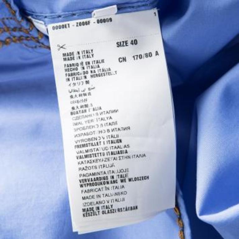Prada Blaues langärmeliges Hemd aus Baumwolle mit Kontrastbestickten Ärmeln und Knopfleiste S im Angebot 2