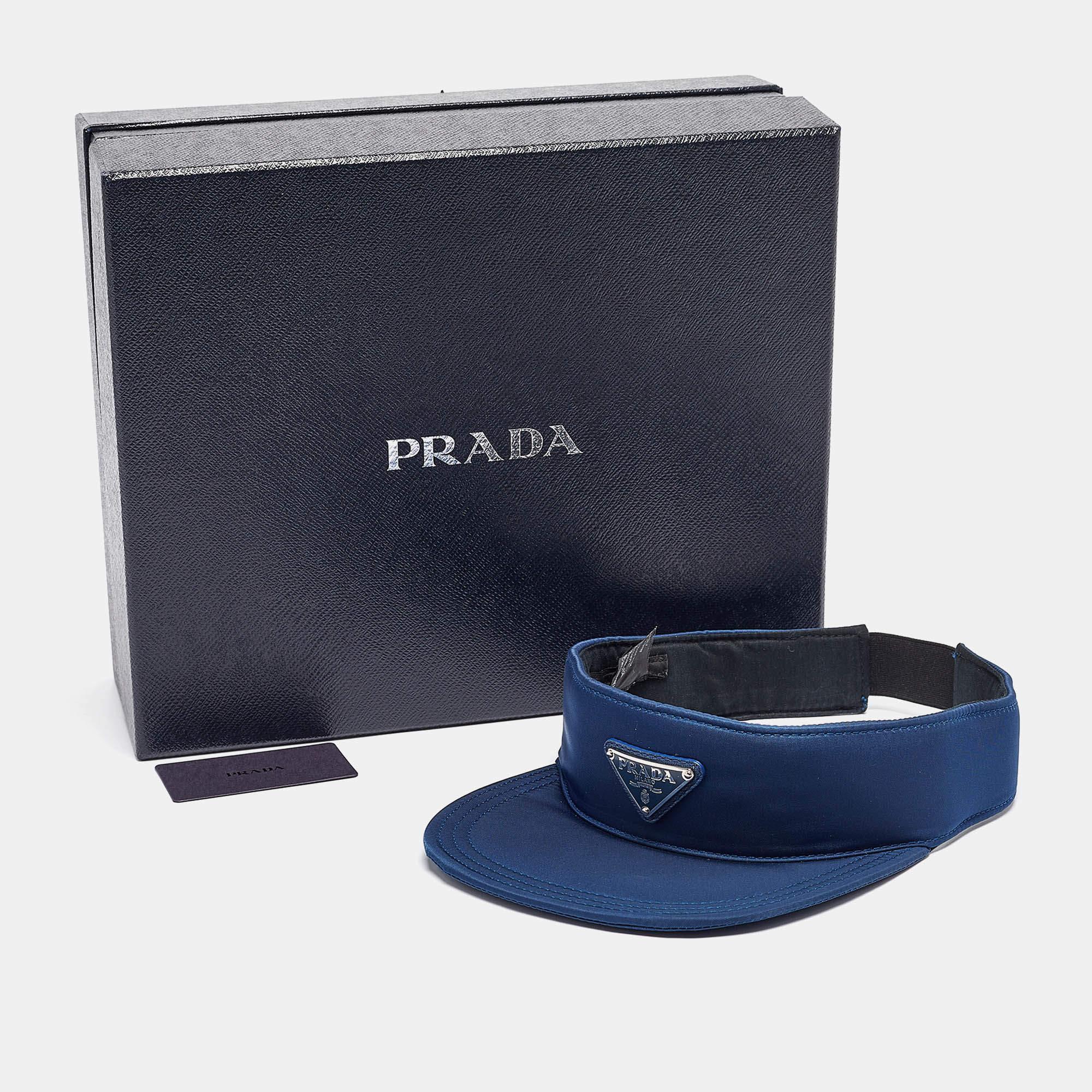 Prada Visiera in nylon blu con logo a triangolo in metallo smaltato M. I. in vendita 1