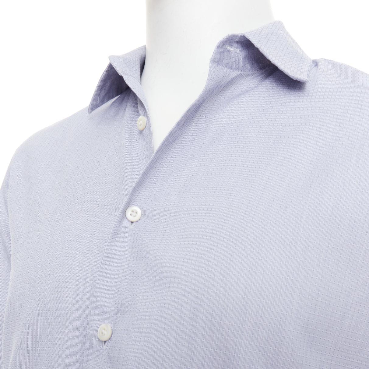 PRADA blue geometric print shell buttons long sleeve collared dress shirt EU38 S
Référence : CNLE/A00451
Marque : Prada
Designer : Miuccia Prada
Matériau : Tissu
Couleur : Bleu
Motif : Géométrique
Fermeture : bouton
Fabriqué en : Italie

CONDITION