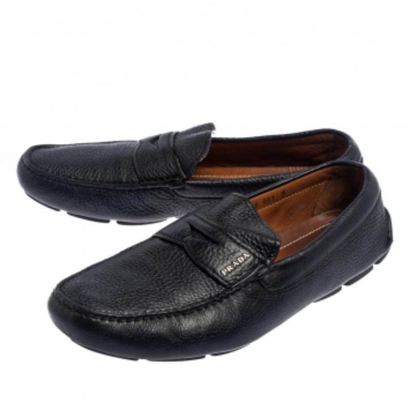 Stylish and super comfortable, this pair of loafers by Prada will make a great addition to your shoe collection. They have been crafted from quality leather and styled with logo detailing in silver-tone on the penny straps. Leather insoles and