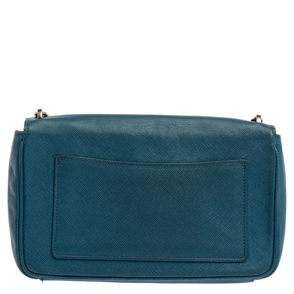 Perfect to compliment your incredible sense of style, this blue bag from Prada is a creation that epitomizes excellent craftsmanship. It has been brought to life using leather and styled with a front flap that carries a silver-tone lock. It features