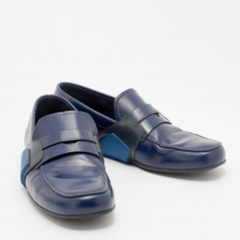 Prada Blue Leather Slip on Loafers Size 41.5 In Good Condition For Sale In Dubai, Al Qouz 2