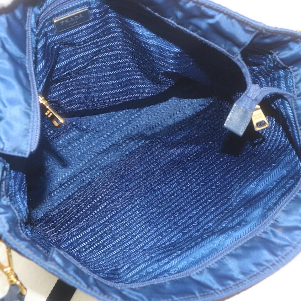 Bleu Prada - Sac fourre-tout Tessuto 2way en nylon bleu avec sangle 863239 en vente