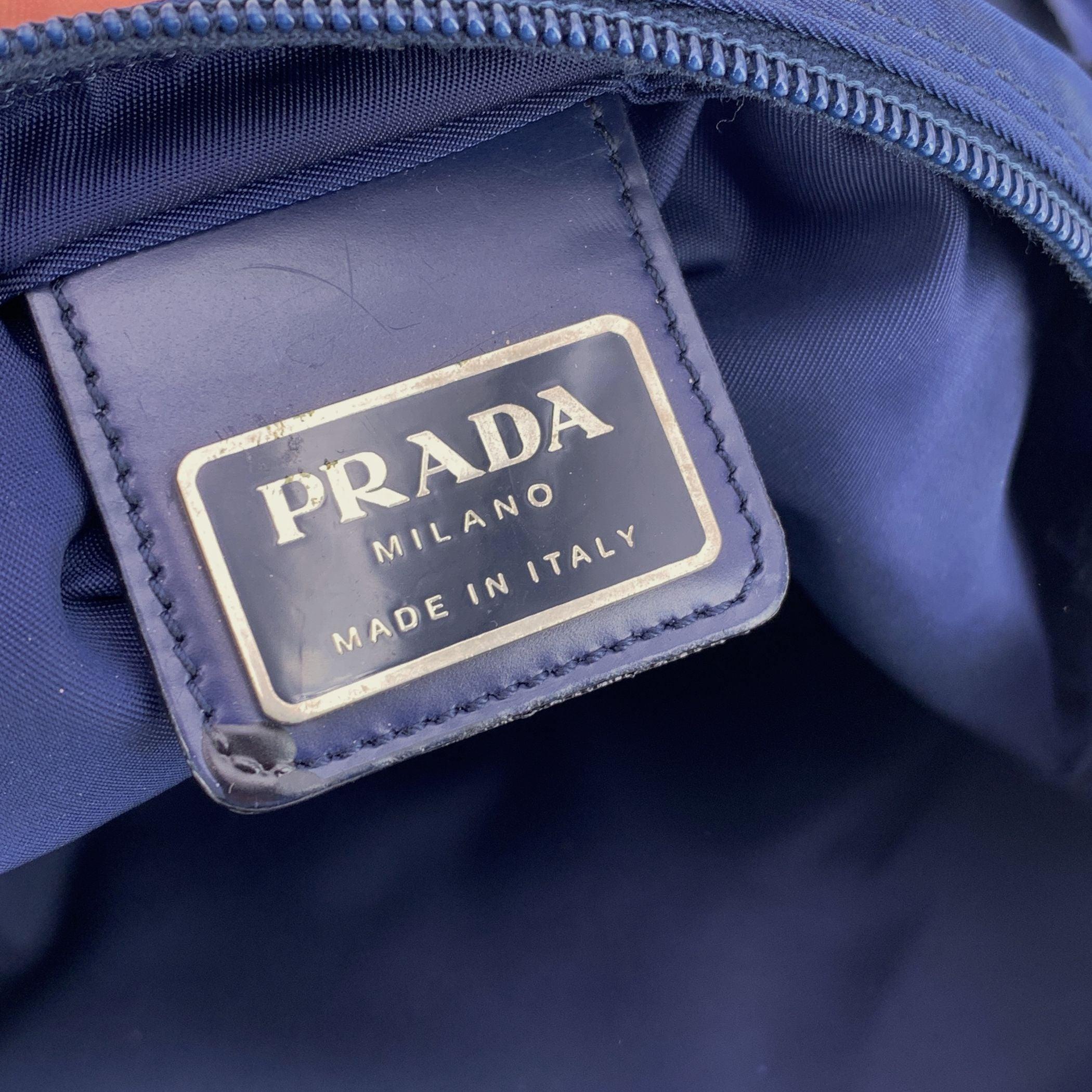 Prada Borsa a tracolla in nylon blu Tessuto Messenger Crossbody in vendita 1