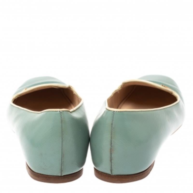 Prada Zapatillas de fumar de charol azul y piel saffiano talla 38.5 1