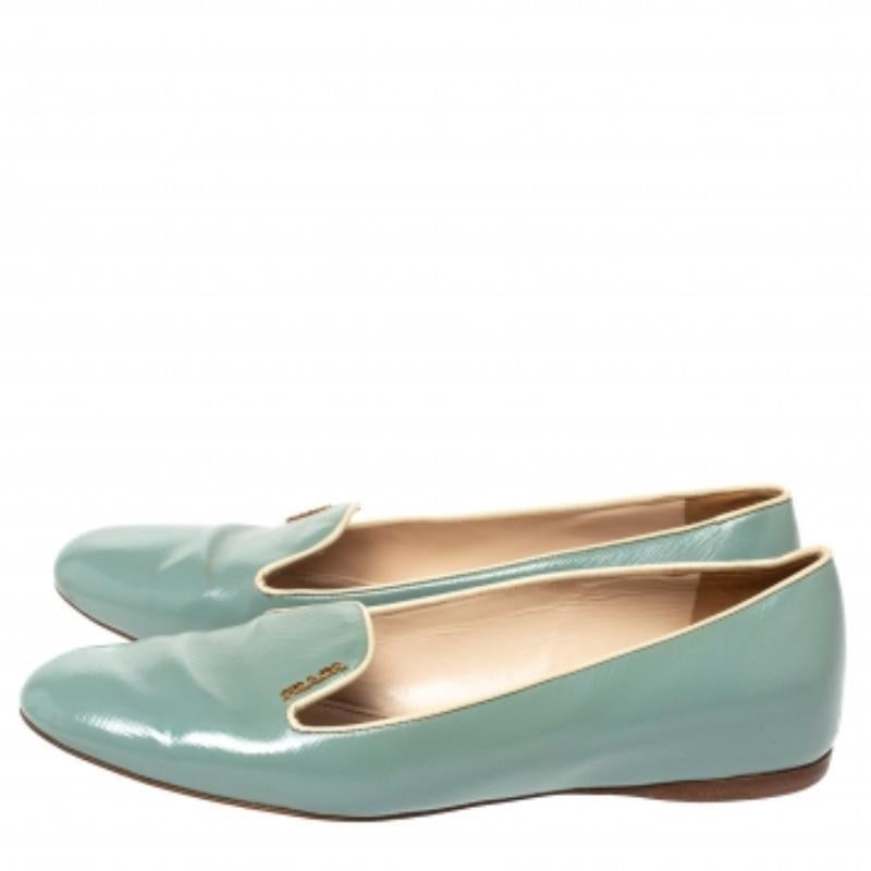 Prada Zapatillas de fumar de charol azul y piel saffiano talla 38.5 2