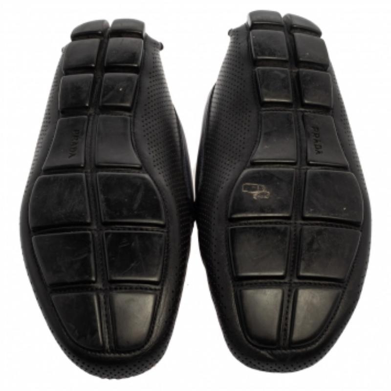 Prada Blau Perforiertes Leder Slip On Loafers Größe 45.5 (Schwarz) im Angebot