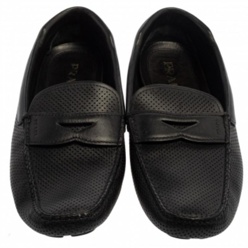 Prada Blau Perforiertes Leder Slip On Loafers Größe 45.5 im Angebot 1
