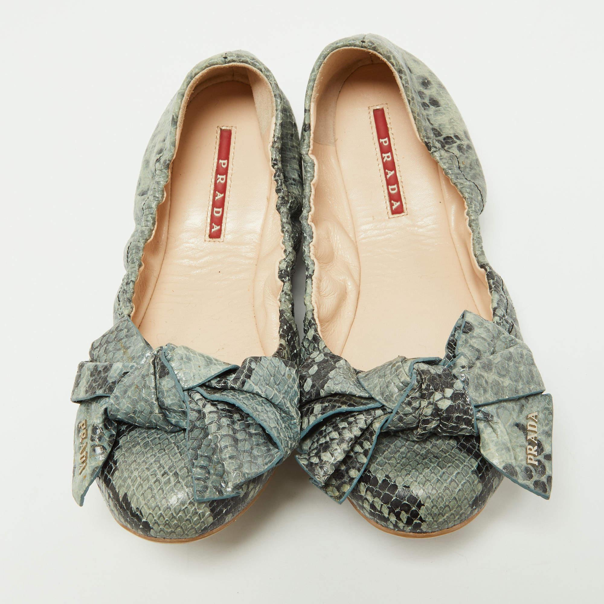 Creations from Prada are effortlessly stylish just like these ballet flats. They have been crafted from python-embossed leather and designed with round toes and logo detailed knotted bows on the vamps. They are endowed with comfortable leather-lined