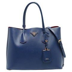 Prada Fourre-tout à double poignée en cuir Saffiano bleu