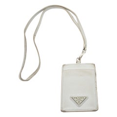 Porte-badges en cuir Saffiano bleu de Prada