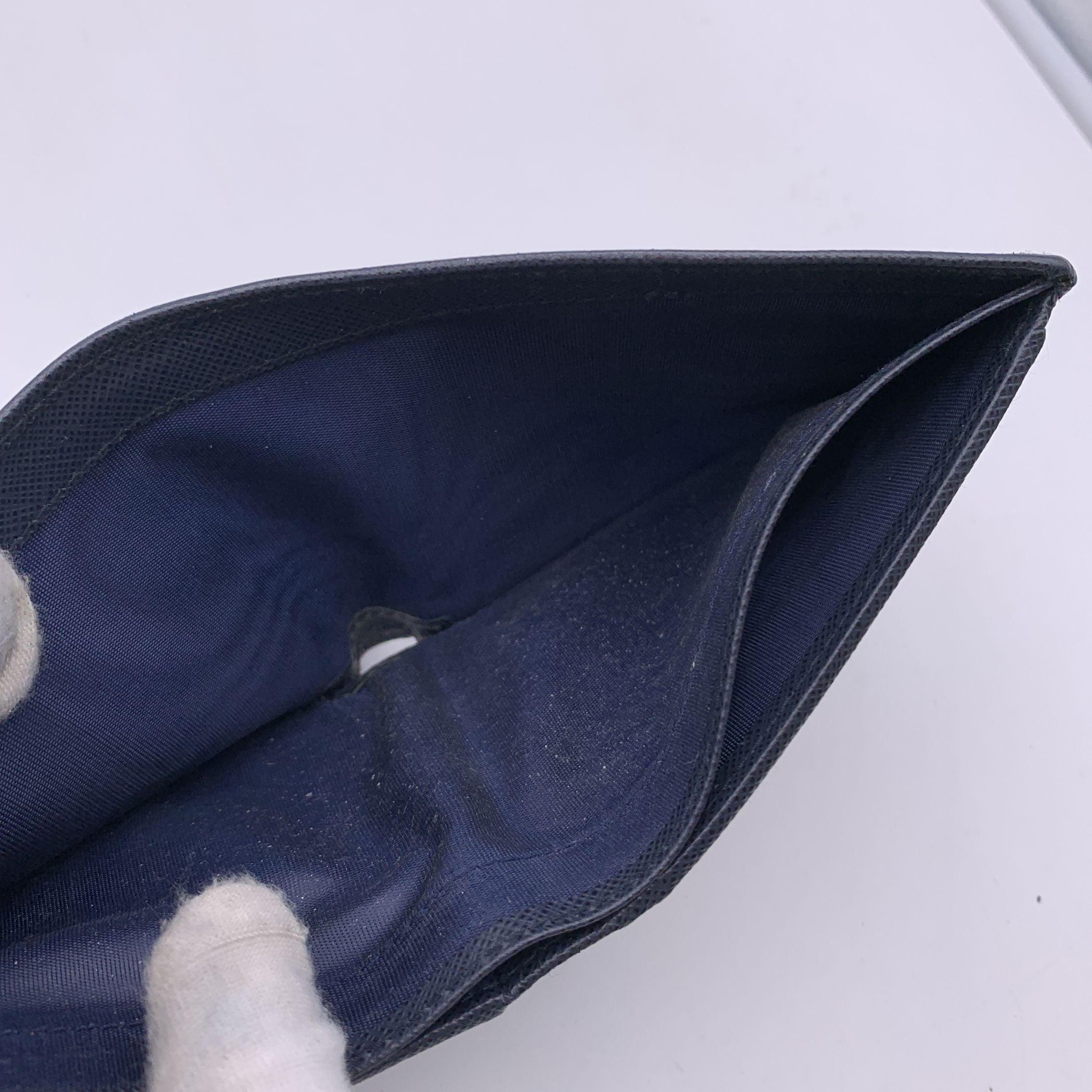 Prada Portefeuille portefeuille à deux volets en cuir bleu Saffiano en vente 3