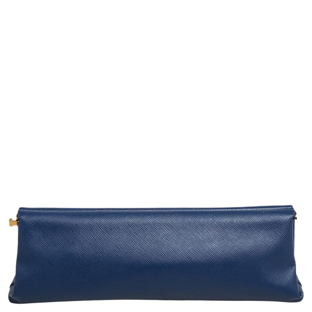 Have all eyes on you when you flaunt this stylish clutch by Prada! Crafted from blue Saffiano leather, it has a top structured frame. The Italian-made beauty has a leather-lined interior with a zip and a patch pocket to hold your lipsticks and cards