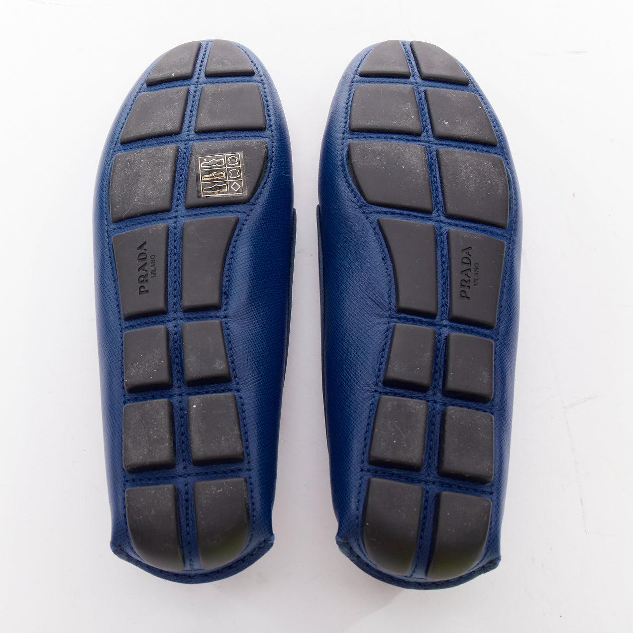 PRADA mocassins plats en cuir safrané bleu avec logo doré EU36 en vente 6