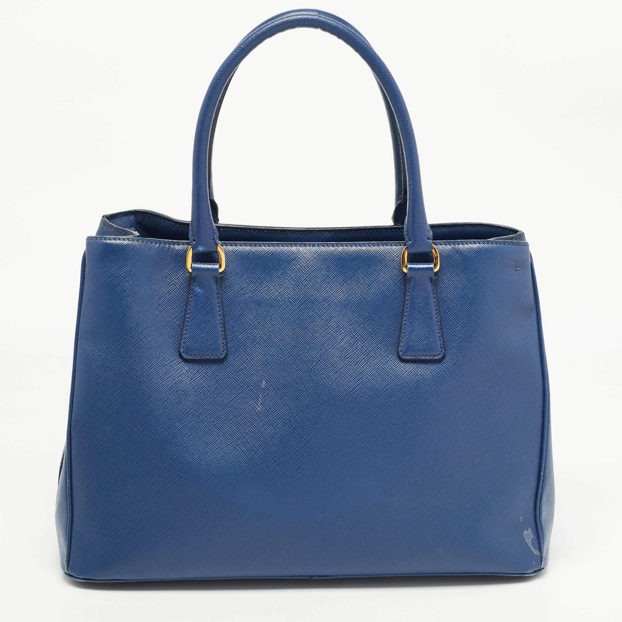 This alluring tote bag for women has been designed to assist you on any day. Convenient to carry and fashionably designed, the tote is cut with skill and sewn into a great shape. It is well-equipped to be a reliable accessory.

Includes: Original