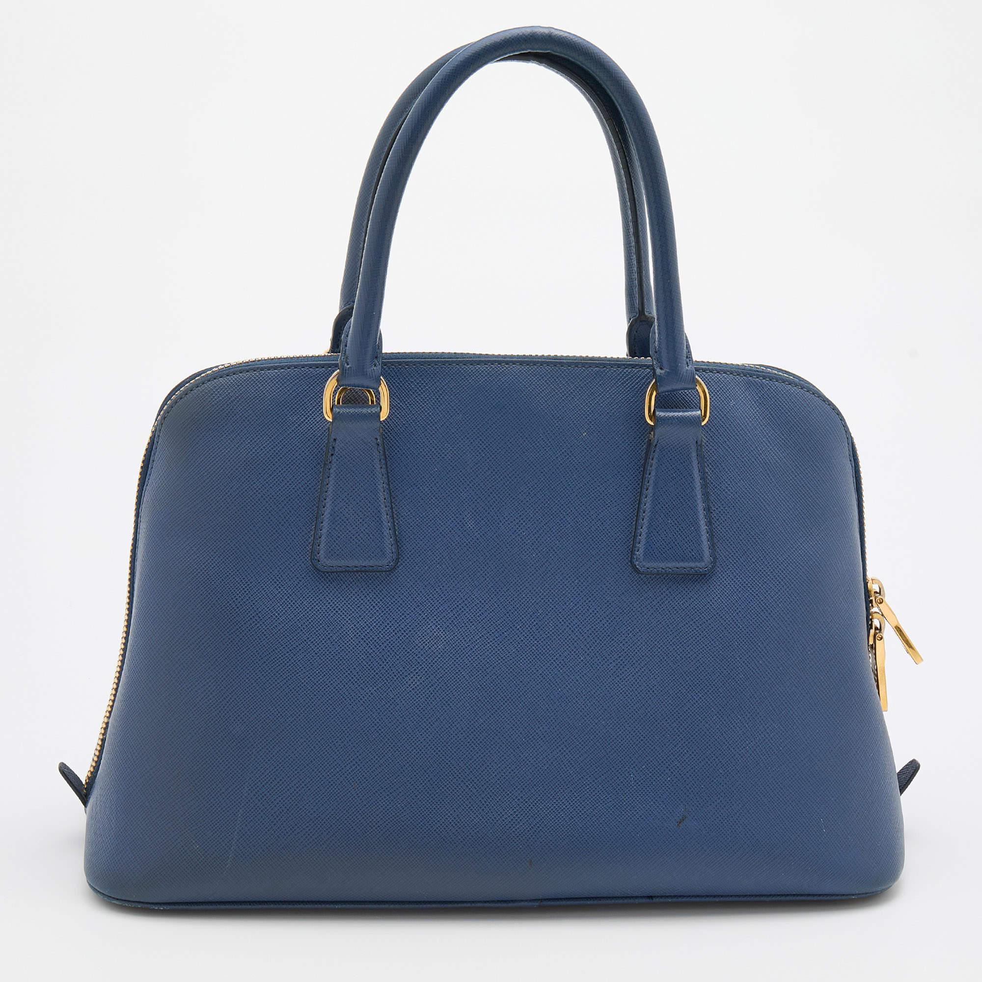 With an elegant design, this satchel is rendered in the finest quality material. Versatile and functional, this carryall is well-sized for your daily wear.

