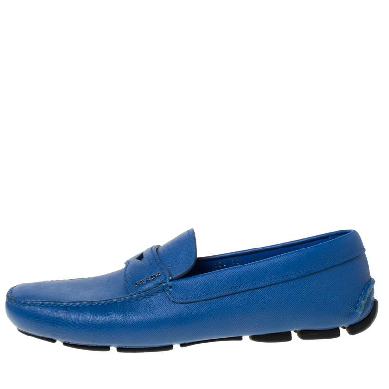 This comfortable pair of loafers by Prada will make a great addition to your shoe collection. They have been crafted from Saffiano leather in blue and styled with Penny keeper straps. Snug leather insoles beautifully complete the loafers.

Includes: