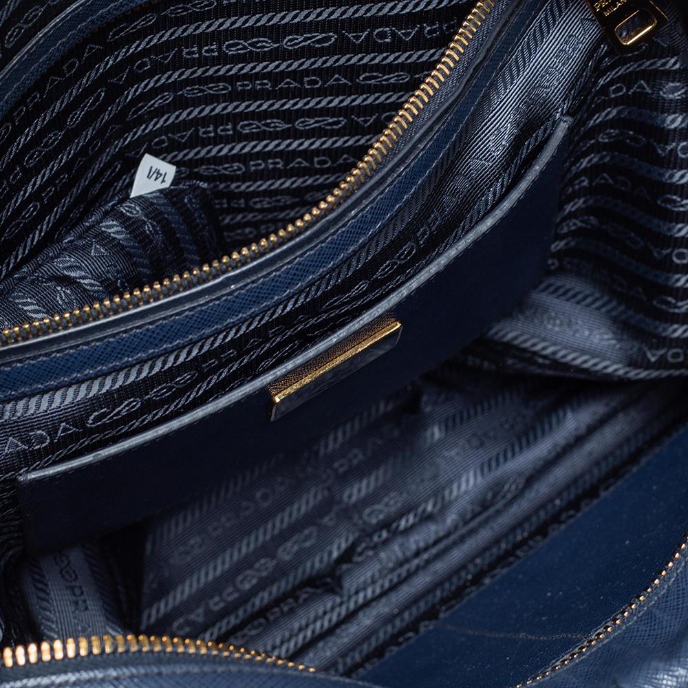 Prada Blue Saffiano Leather Top handle Bag In Good Condition In Dubai, Al Qouz 2