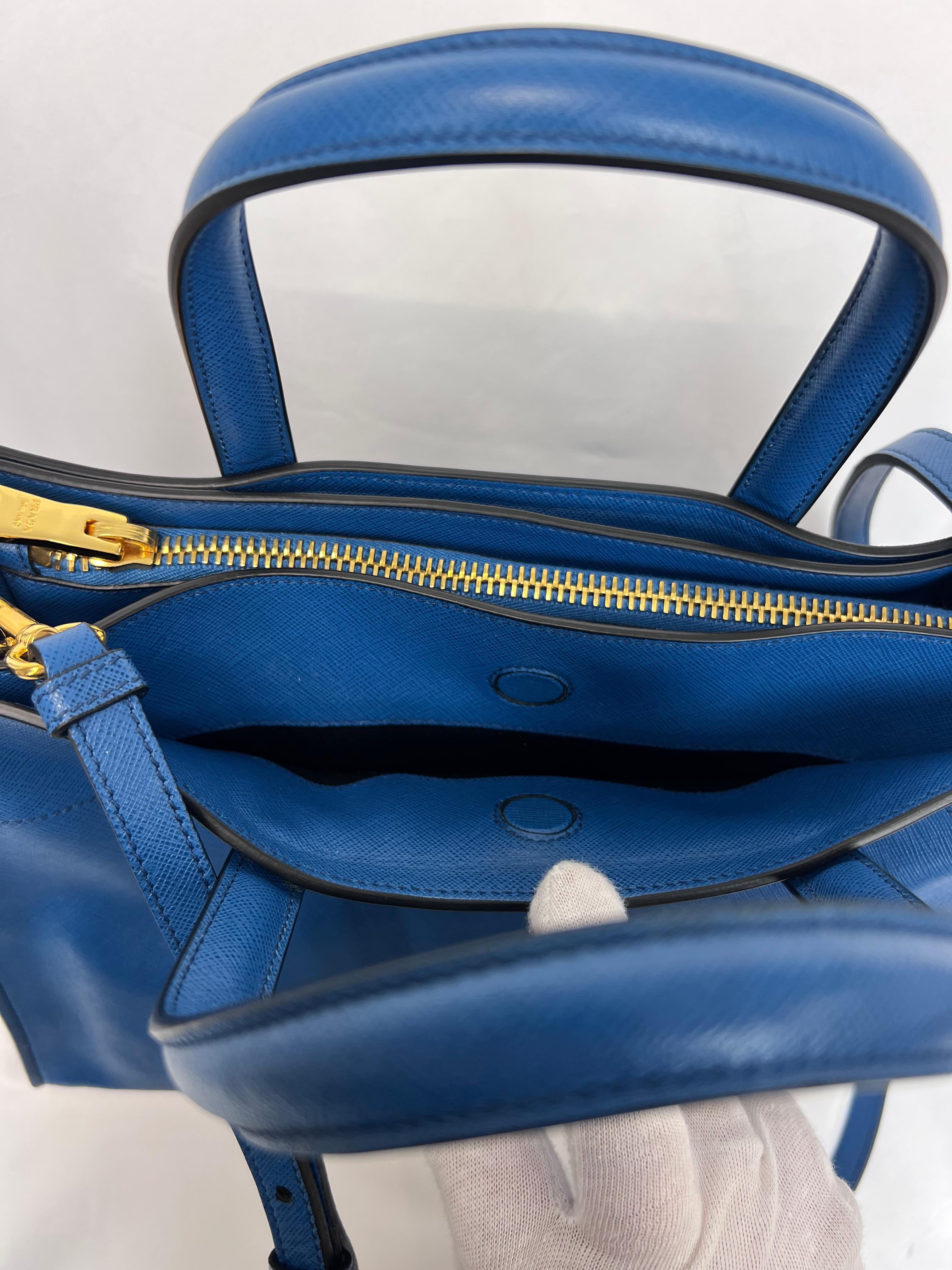 Prada Blue Saffiano Leather Triple Pocket Convertible Tote For Sale 4