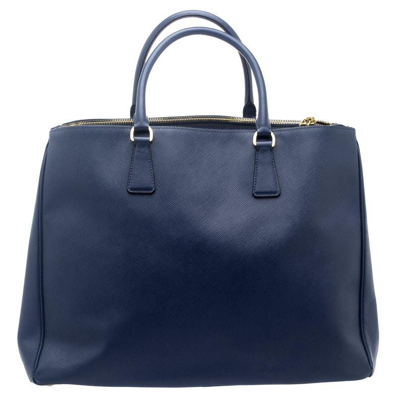This Prada Executive tote is classy and functional. Crafted from Saffiano lux leather and lined with nylon on the insides, this bag is equipped with two rolled handles, a leather key ring and protective metal feet at the bottom.

Includes: Original